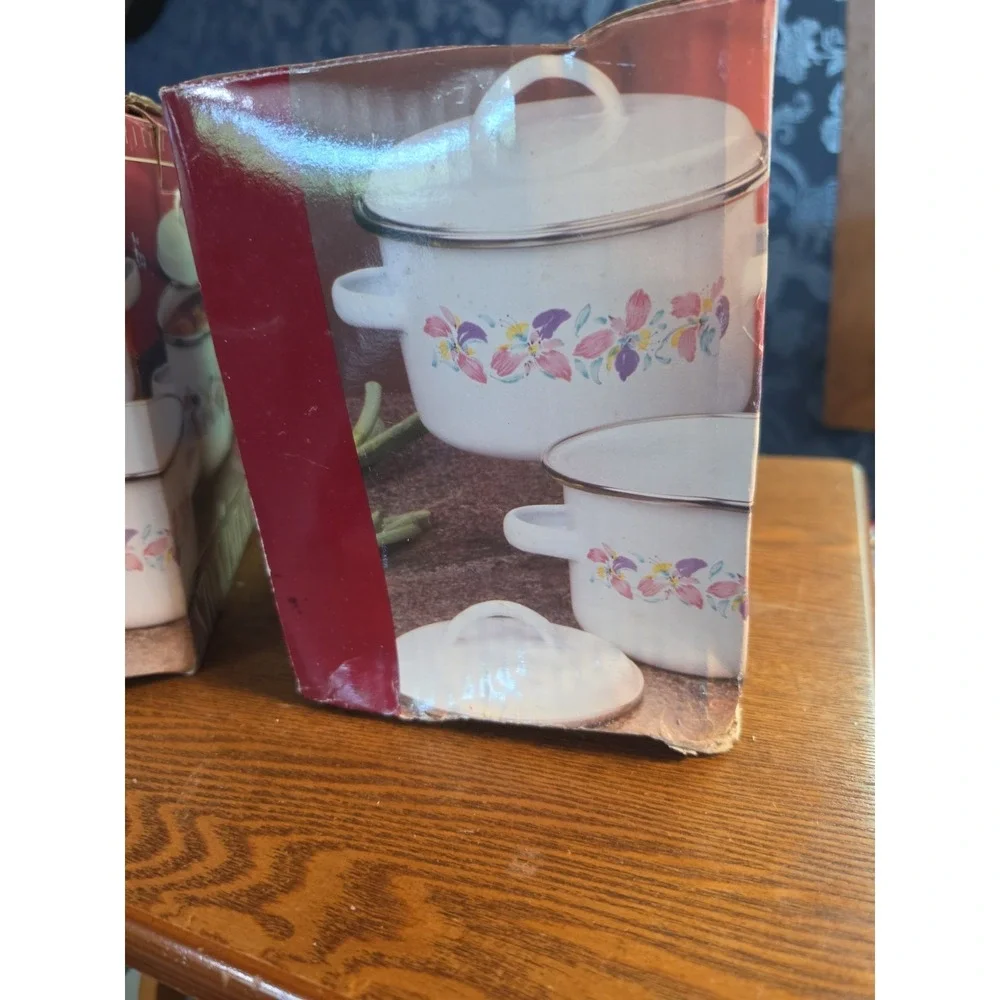 Vintage 80s Mini Enamelware Nesting Pots Set 3 Pastel Iris Floral White Enamel